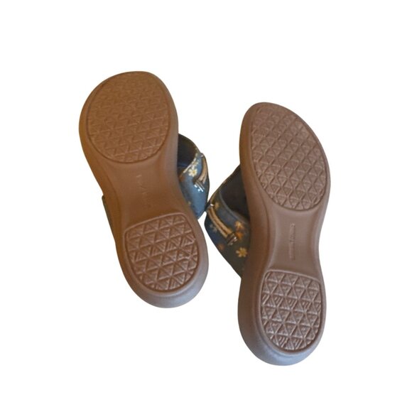 Minnetonka Womens 11M Denim Floral Sandals With Metal Accents - Picture 5 of 5